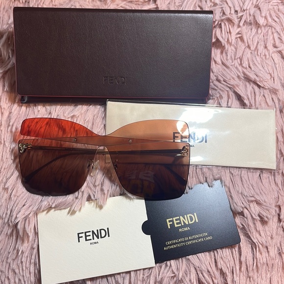Fendi Accessories - FENDI sunglasses